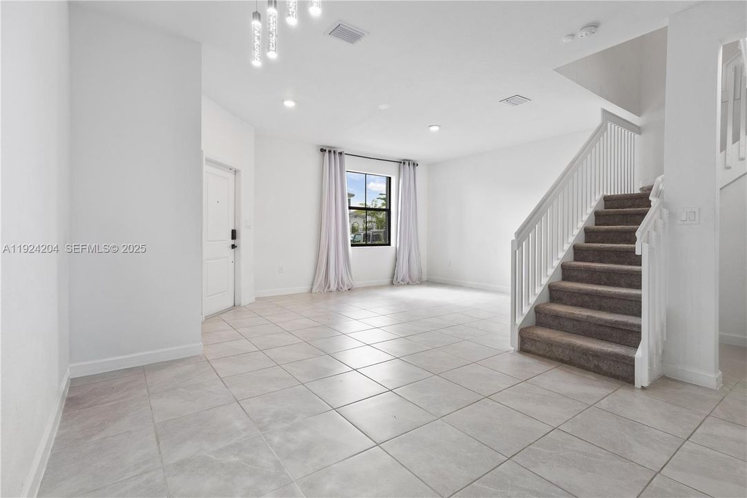 En Venta: $389,990 (3 camas, 2 baños, 1612 Pies cuadrados)