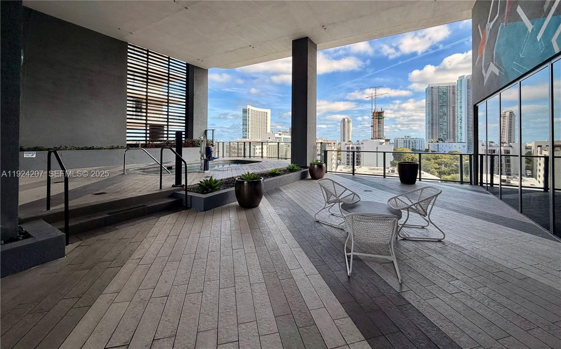 For Rent: $4,500 (1 beds, 1 baths, 681 Square Feet)