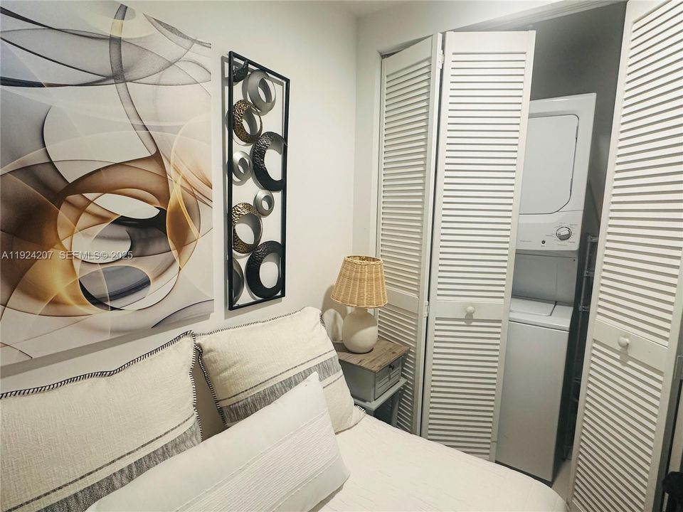 For Rent: $4,500 (1 beds, 1 baths, 681 Square Feet)