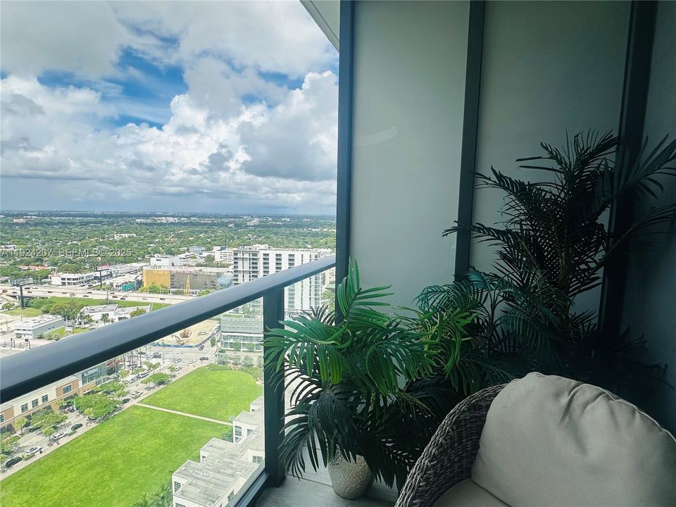 For Rent: $4,500 (1 beds, 1 baths, 681 Square Feet)