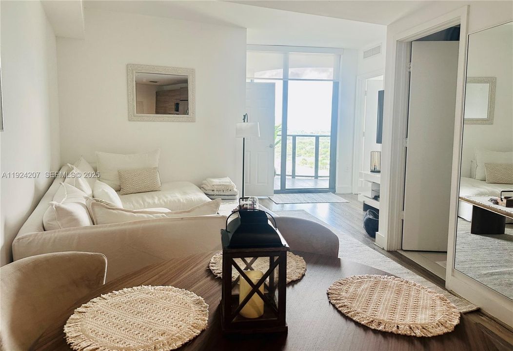 For Rent: $4,500 (1 beds, 1 baths, 681 Square Feet)