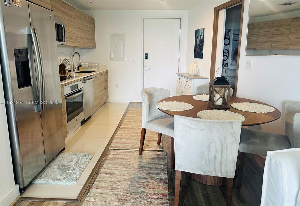 For Rent: $4,500 (1 beds, 1 baths, 681 Square Feet)