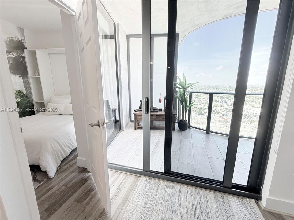 For Rent: $4,500 (1 beds, 1 baths, 681 Square Feet)