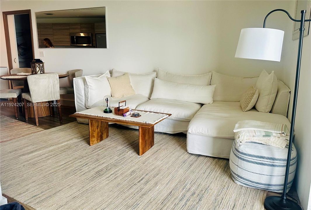 For Rent: $4,500 (1 beds, 1 baths, 681 Square Feet)