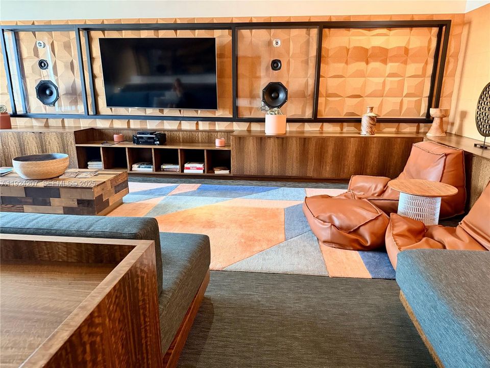 For Rent: $4,500 (1 beds, 1 baths, 681 Square Feet)