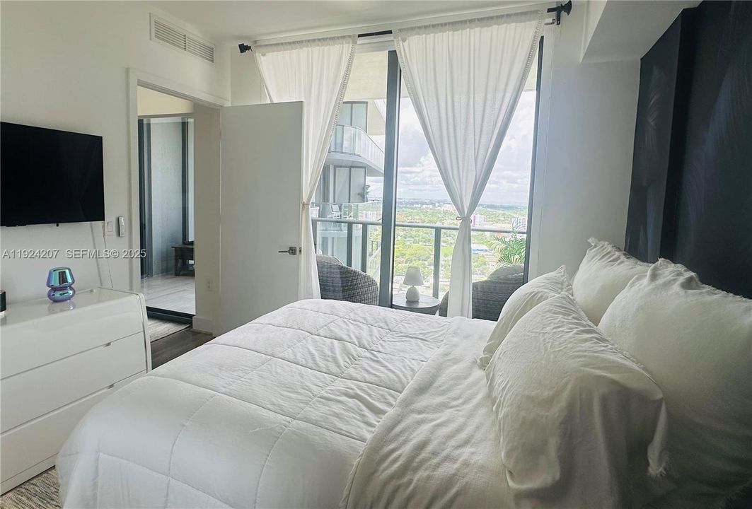 For Rent: $4,500 (1 beds, 1 baths, 681 Square Feet)