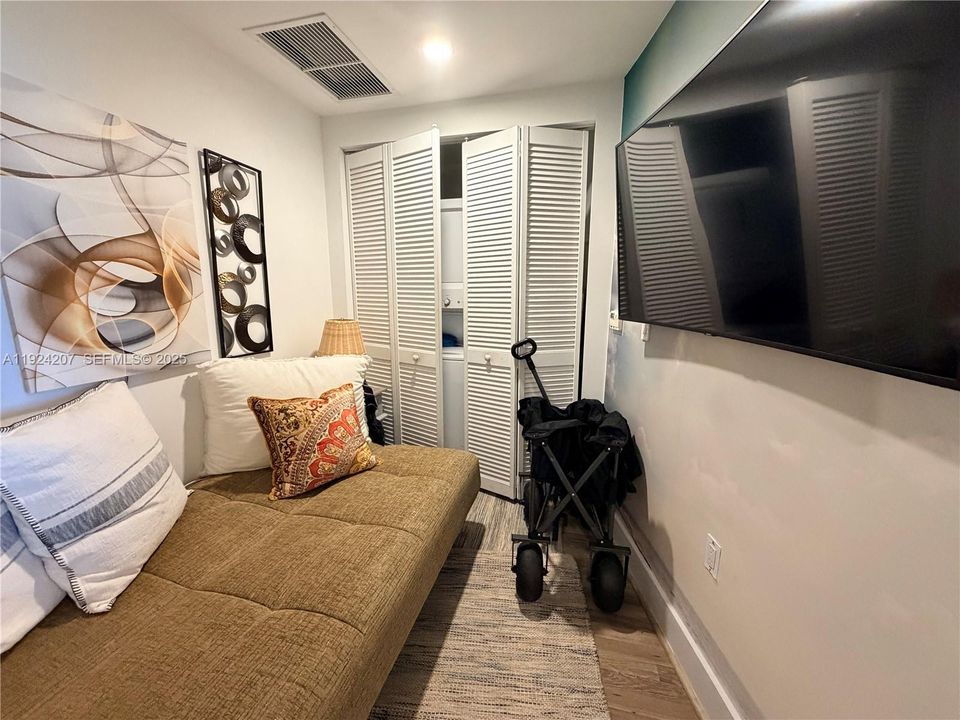 For Rent: $4,500 (1 beds, 1 baths, 681 Square Feet)