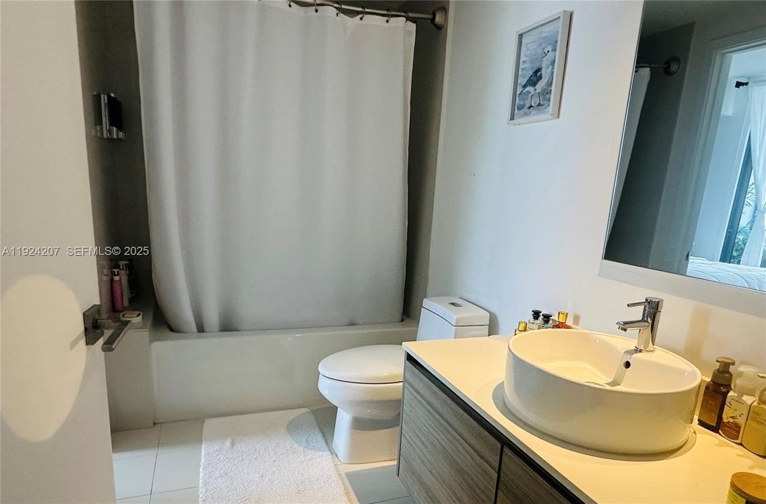 For Rent: $4,500 (1 beds, 1 baths, 681 Square Feet)
