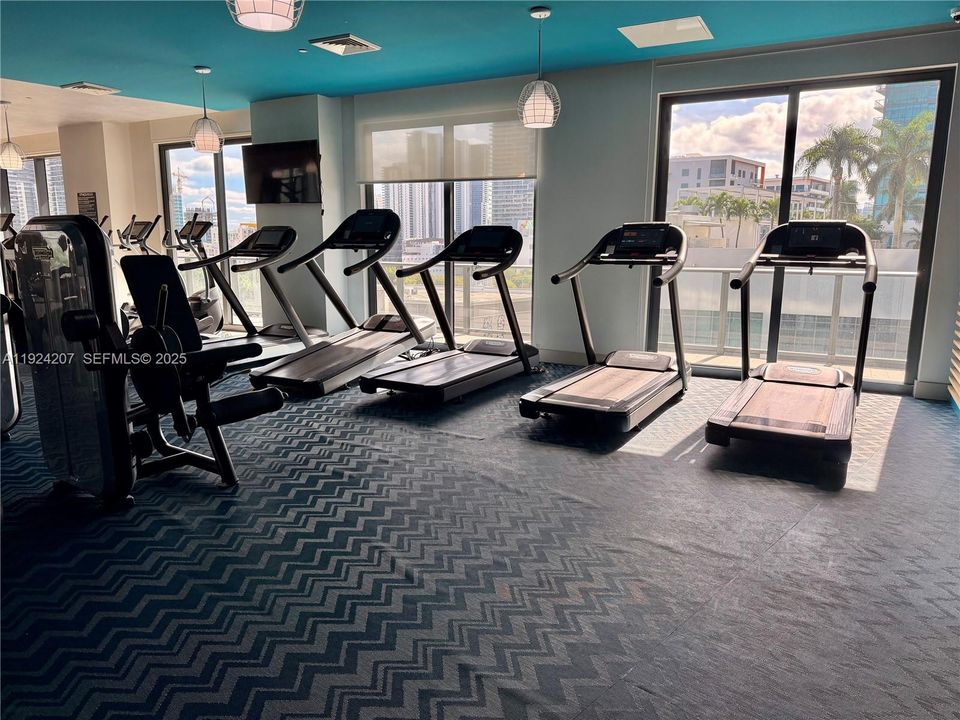 For Rent: $4,500 (1 beds, 1 baths, 681 Square Feet)