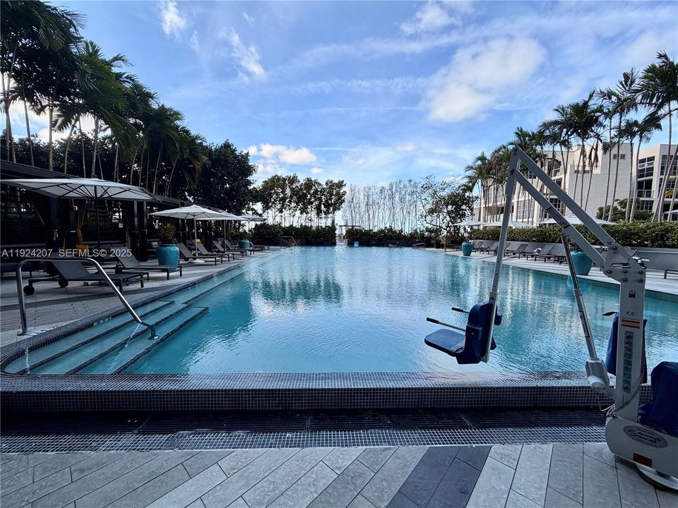 For Rent: $4,500 (1 beds, 1 baths, 681 Square Feet)