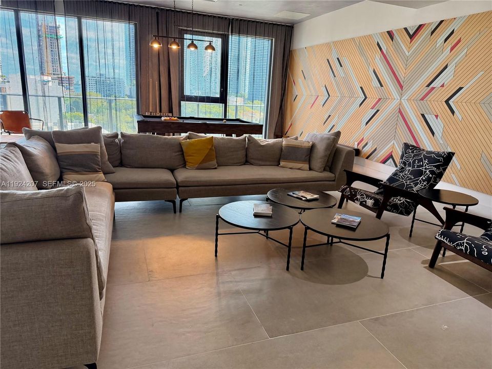 For Rent: $4,500 (1 beds, 1 baths, 681 Square Feet)