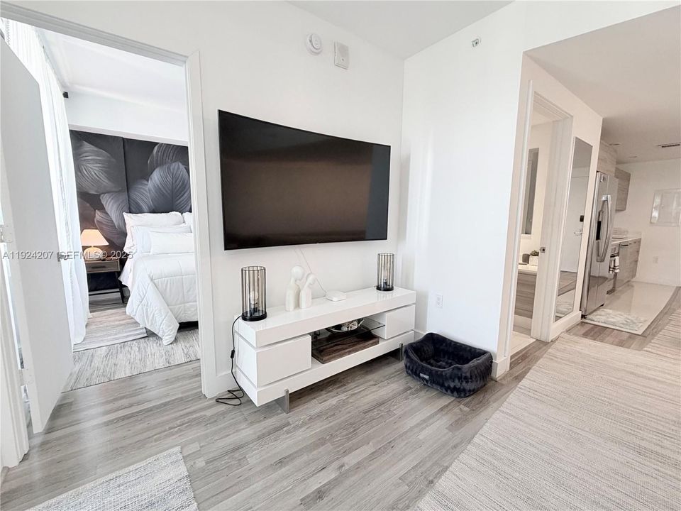 For Rent: $4,500 (1 beds, 1 baths, 681 Square Feet)