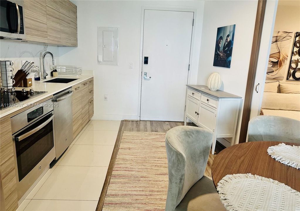 For Rent: $4,500 (1 beds, 1 baths, 681 Square Feet)