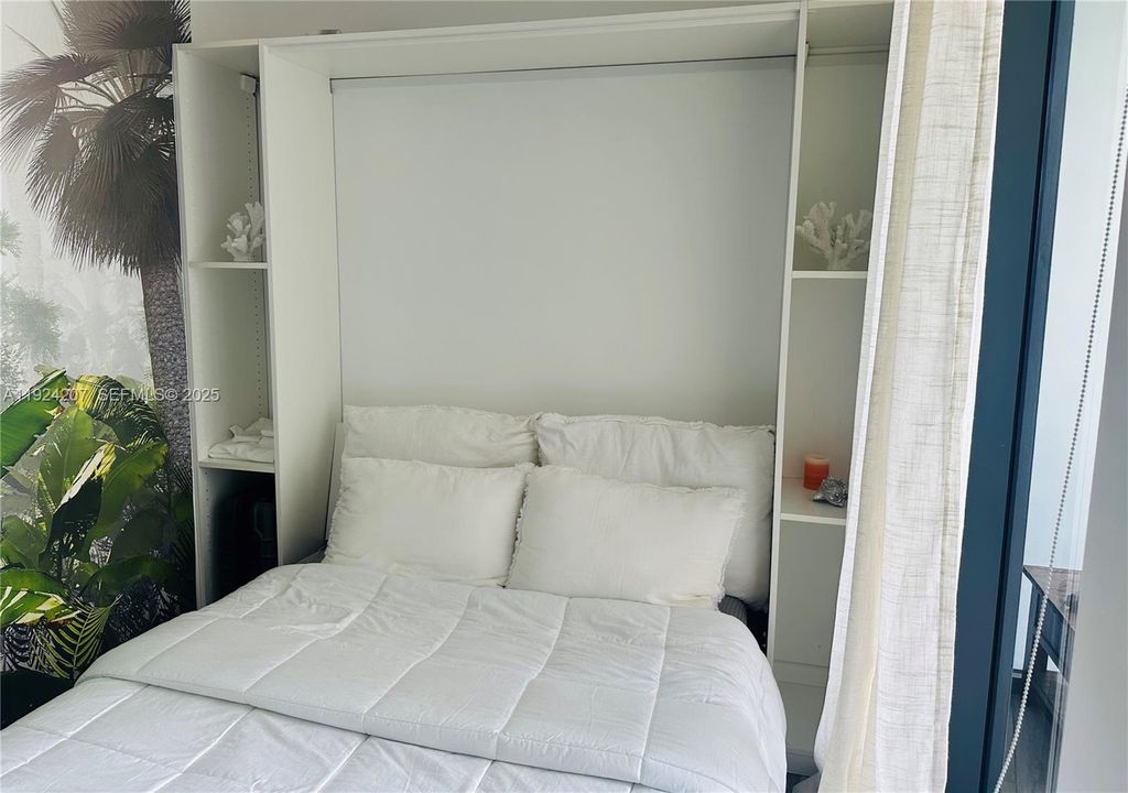 For Rent: $4,500 (1 beds, 1 baths, 681 Square Feet)