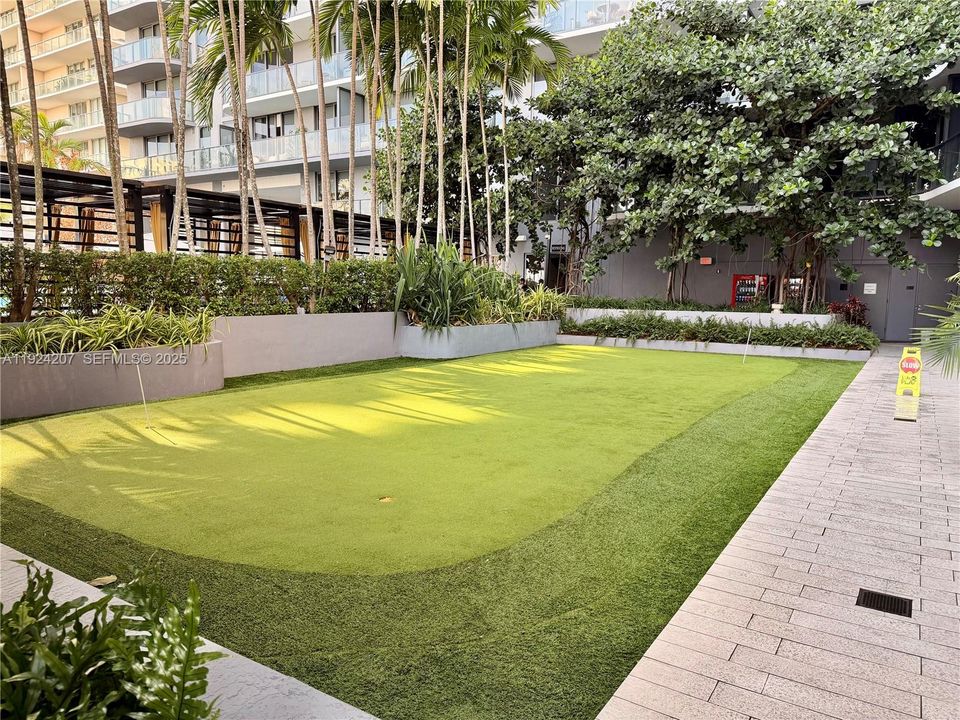 For Rent: $4,500 (1 beds, 1 baths, 681 Square Feet)