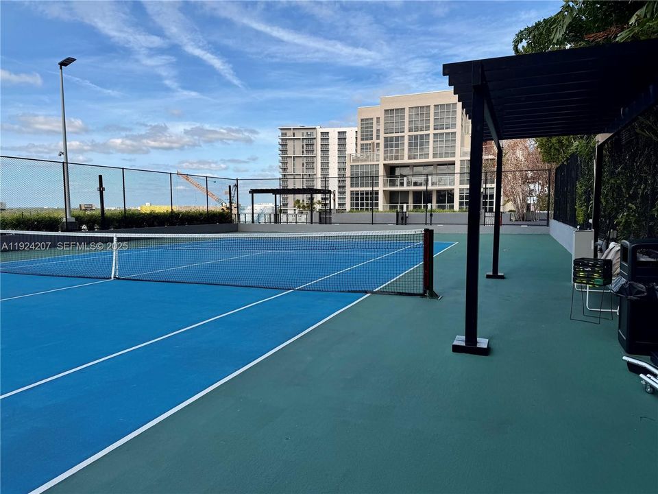 For Rent: $4,500 (1 beds, 1 baths, 681 Square Feet)