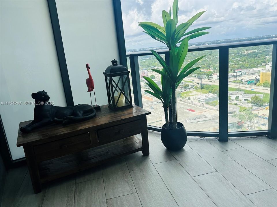 For Rent: $4,500 (1 beds, 1 baths, 681 Square Feet)