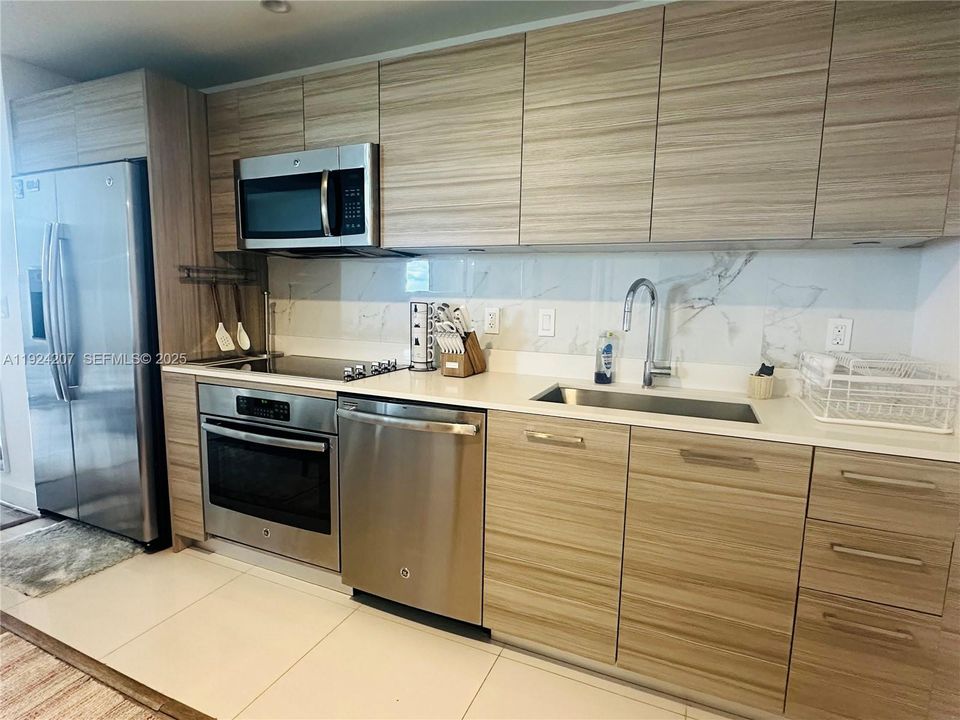 For Rent: $4,500 (1 beds, 1 baths, 681 Square Feet)