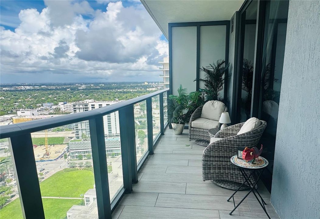 For Rent: $4,500 (1 beds, 1 baths, 681 Square Feet)