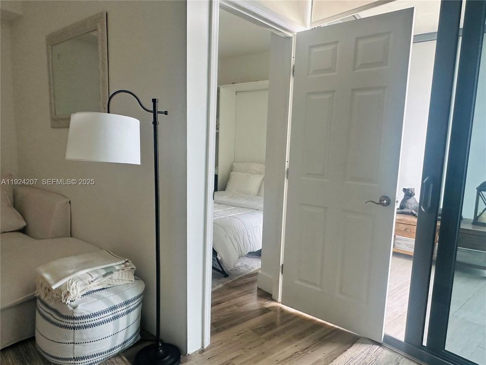 For Rent: $4,500 (1 beds, 1 baths, 681 Square Feet)