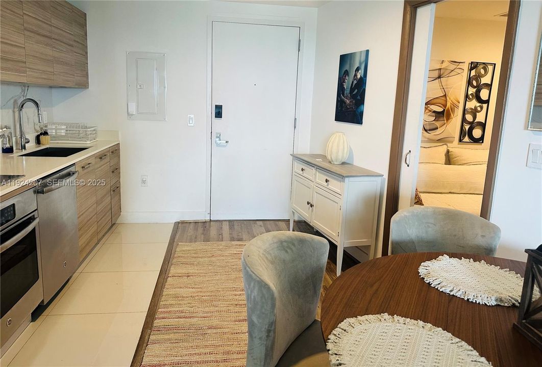 For Rent: $4,500 (1 beds, 1 baths, 681 Square Feet)