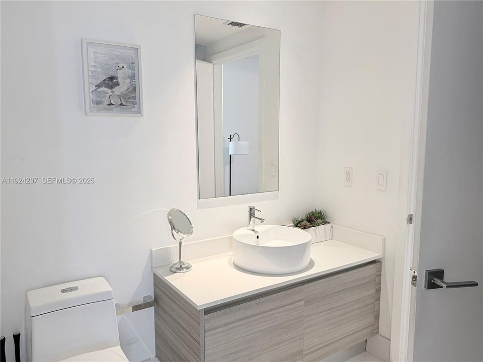 For Rent: $4,500 (1 beds, 1 baths, 681 Square Feet)