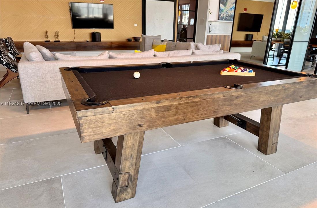 For Rent: $4,500 (1 beds, 1 baths, 681 Square Feet)