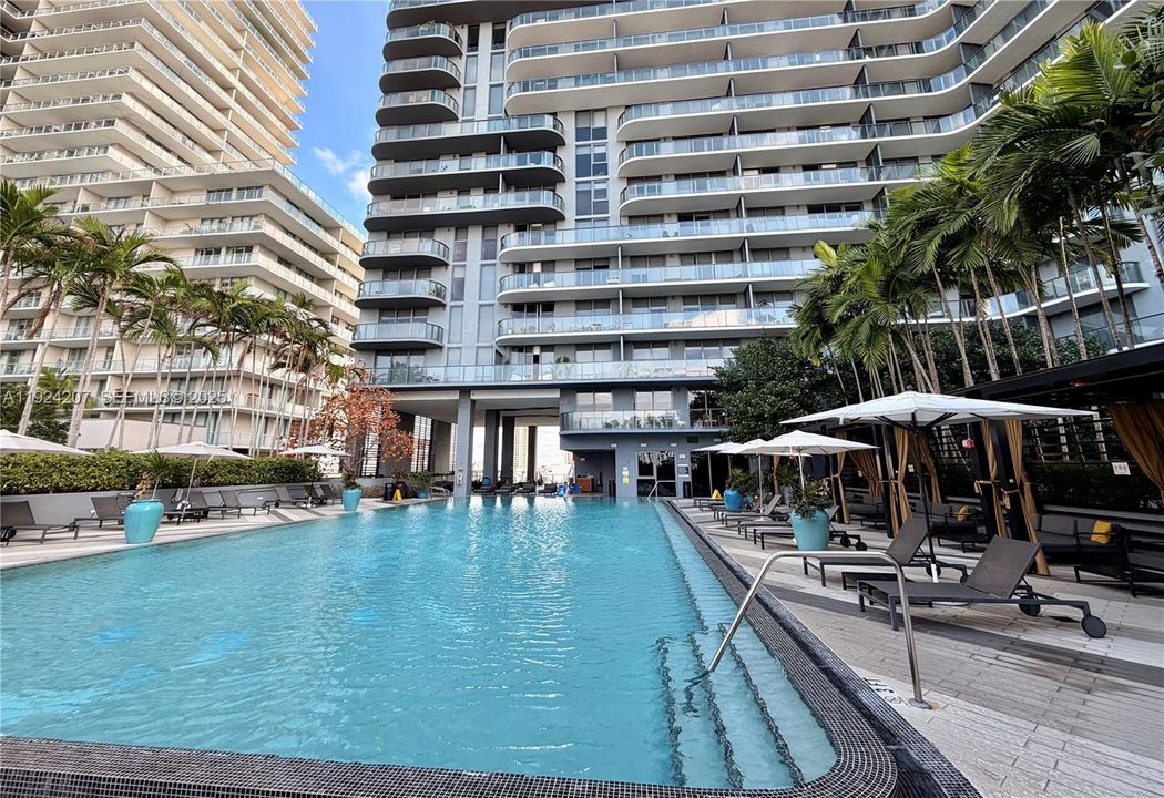 For Rent: $4,500 (1 beds, 1 baths, 681 Square Feet)