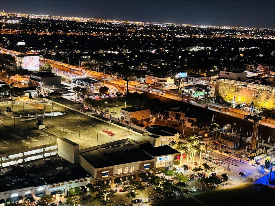 For Rent: $4,500 (1 beds, 1 baths, 681 Square Feet)