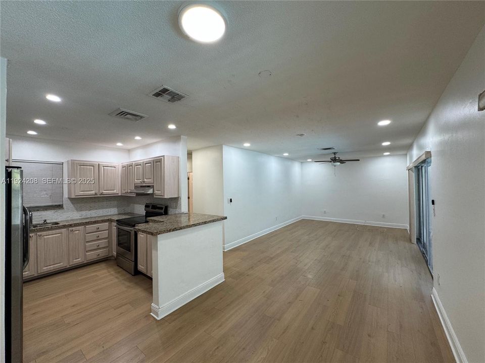 На продажу: $525,000 (3 спален, 2 ванн, 1234 Квадратных фут)