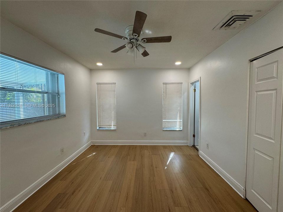 На продажу: $525,000 (3 спален, 2 ванн, 1234 Квадратных фут)