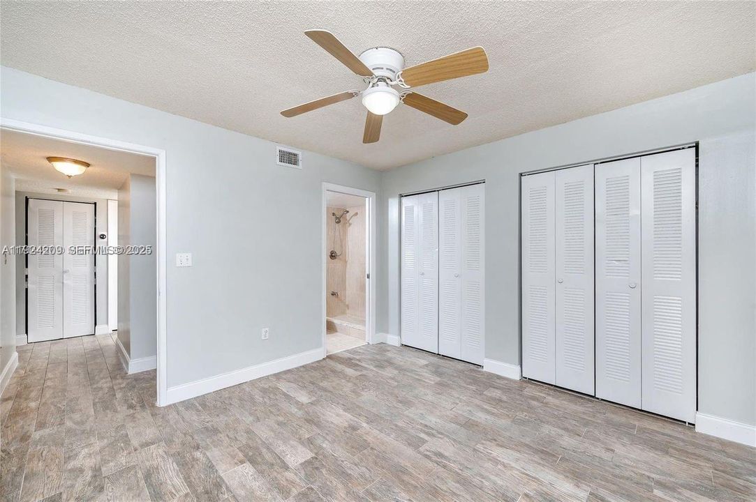 For Rent: $2,300 (2 beds, 2 baths, 900 Square Feet)