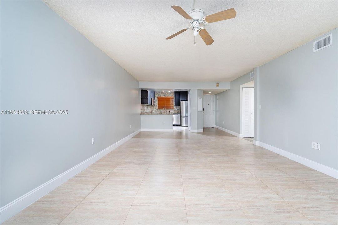 For Rent: $2,300 (2 beds, 2 baths, 900 Square Feet)