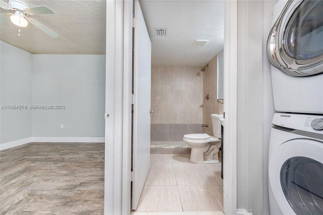 For Rent: $2,300 (2 beds, 2 baths, 900 Square Feet)