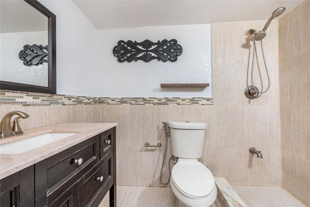 For Rent: $2,300 (2 beds, 2 baths, 900 Square Feet)