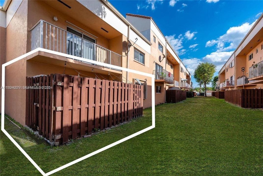 For Rent: $2,300 (2 beds, 2 baths, 900 Square Feet)