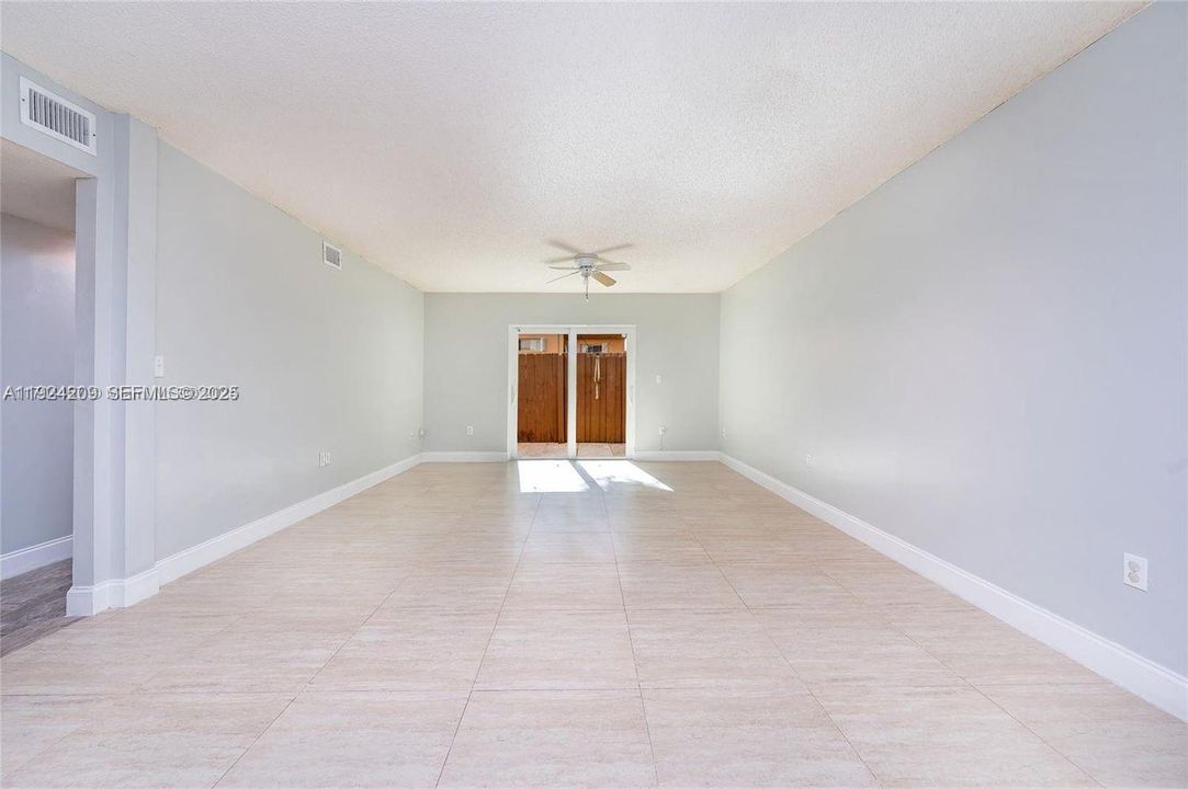 For Rent: $2,300 (2 beds, 2 baths, 900 Square Feet)