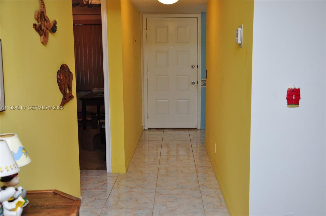 For Sale: $185,000 (2 beds, 2 baths, 1052 Square Feet)