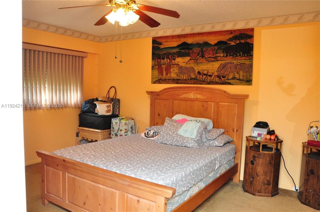 For Sale: $185,000 (2 beds, 2 baths, 1052 Square Feet)