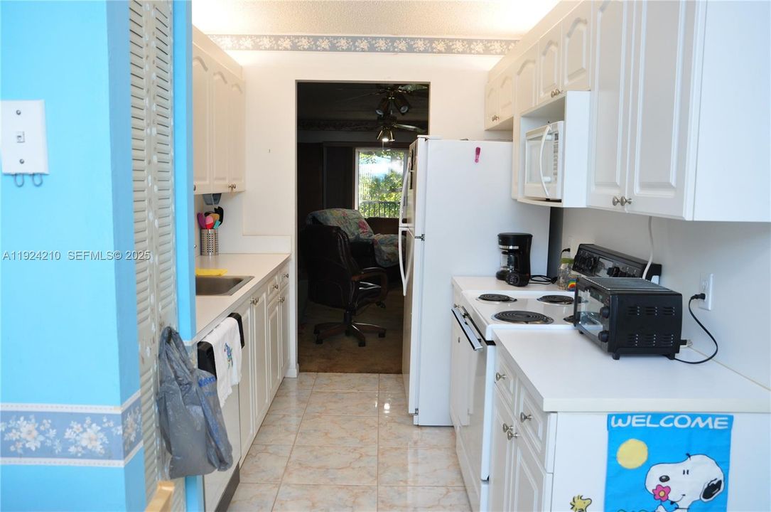 For Sale: $185,000 (2 beds, 2 baths, 1052 Square Feet)