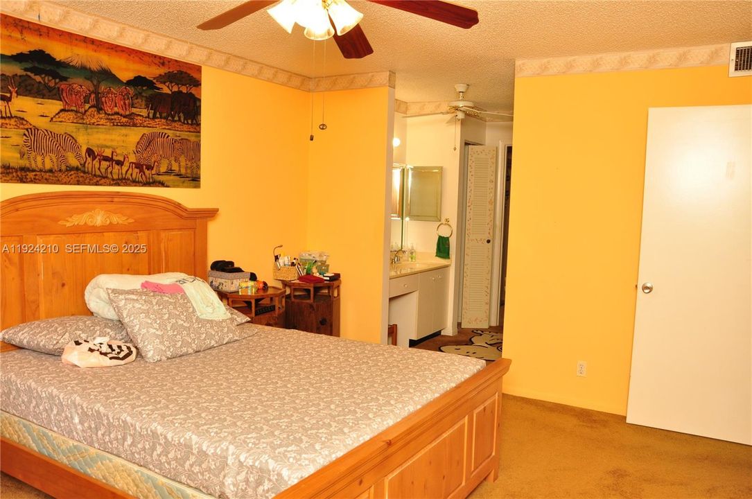 For Sale: $185,000 (2 beds, 2 baths, 1052 Square Feet)