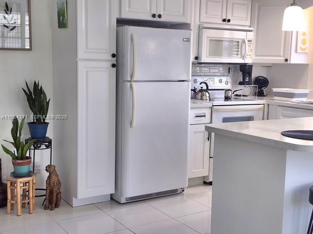 For Sale: $94,599 (1 beds, 1 baths, 702 Square Feet)