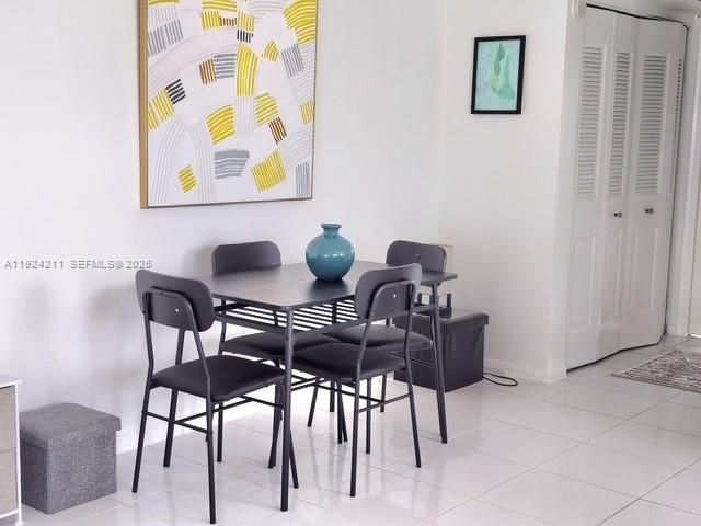 For Sale: $94,599 (1 beds, 1 baths, 702 Square Feet)