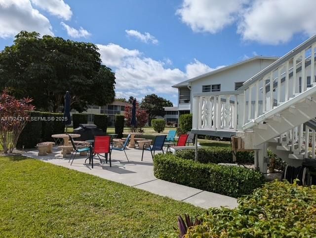 For Sale: $94,599 (1 beds, 1 baths, 702 Square Feet)