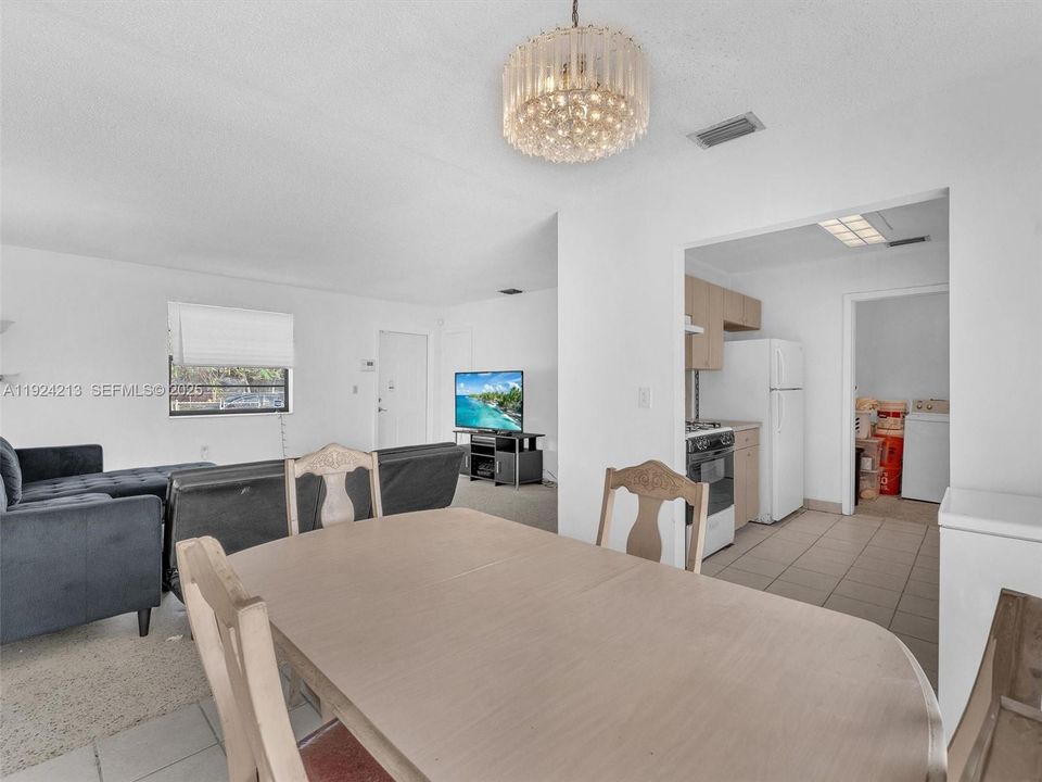 待售: $450,000 (3 贝兹, 1 浴室, 1125 平方英尺)