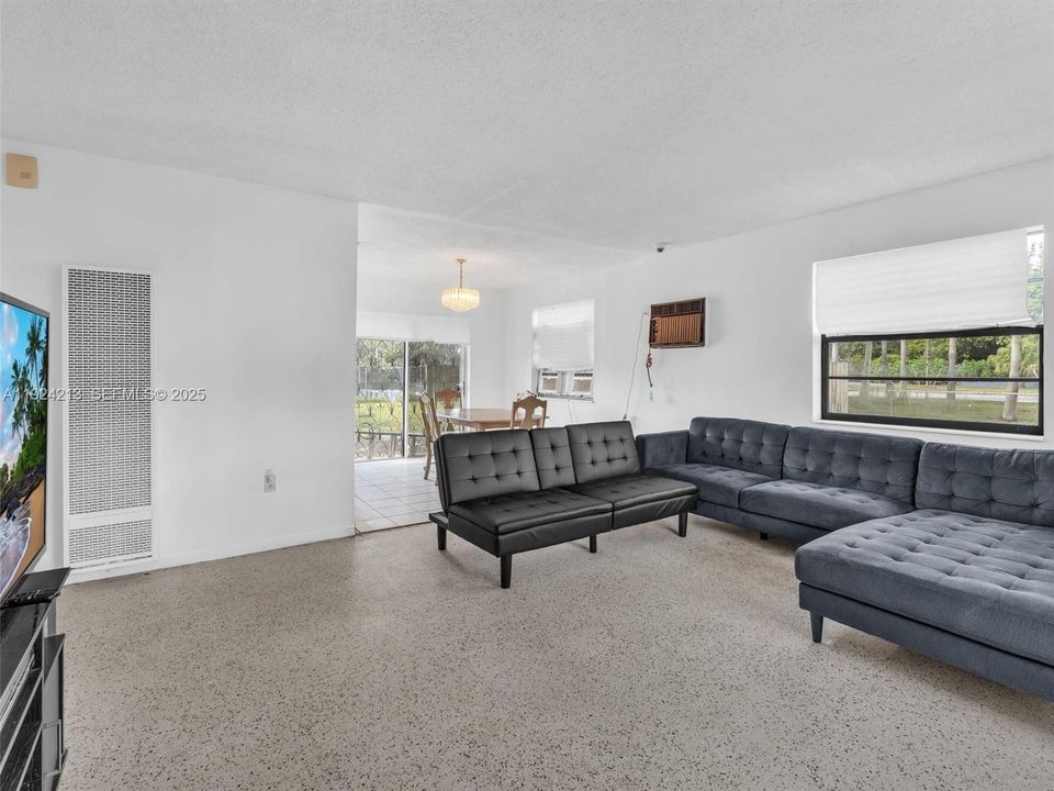 待售: $450,000 (3 贝兹, 1 浴室, 1125 平方英尺)