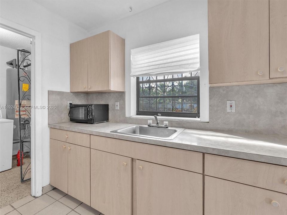 待售: $450,000 (3 贝兹, 1 浴室, 1125 平方英尺)