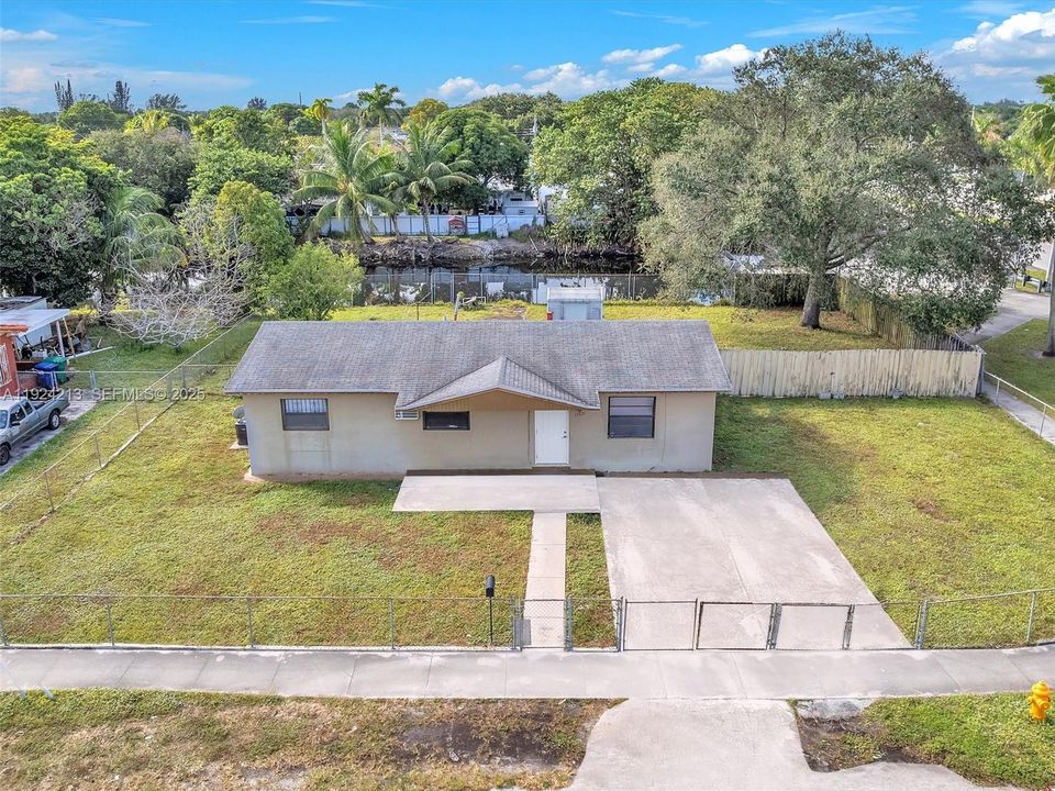 待售: $450,000 (3 贝兹, 1 浴室, 1125 平方英尺)