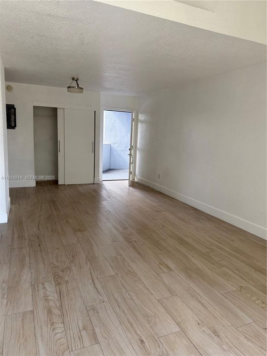 For Rent: $1,950 (1 beds, 1 baths, 620 Square Feet)