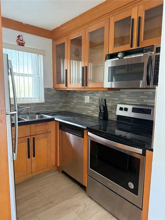 For Rent: $1,950 (1 beds, 1 baths, 620 Square Feet)